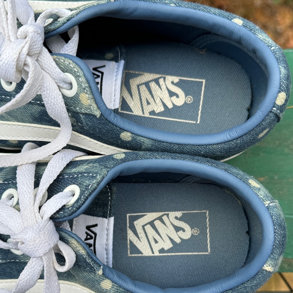 Vans - Picture 3 of 3